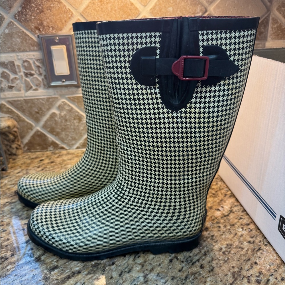 Houndstooth rain boots